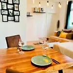 Casa Clara - Stilvolle Altstadtwohnung Nahe Dom & Elbe